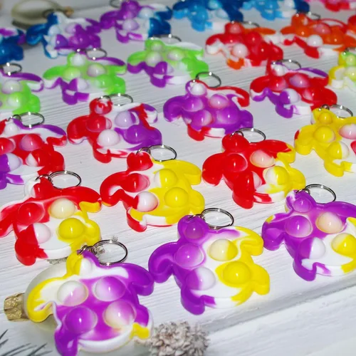 Miniatura 8 de 30 paquetes de mini llavero de tortuga arcoíris a granel para niños y niñas, regalo de fiesta de verano, regalo para aliviar el estrés, estudiantes