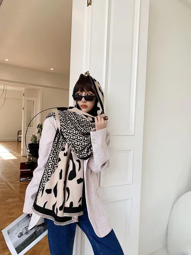 Miniatura 3 de iCuviy Bufanda grande de moda para invierno, chales y envolturas para mujer, extra suave, sensación de cachemira, bufandas frías para mujer