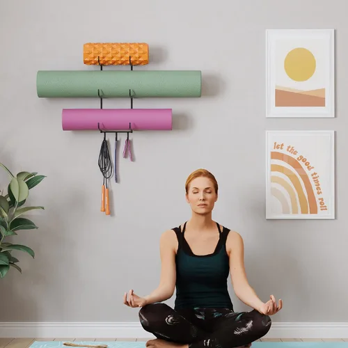 Miniatura 5 de Wallniture Guru - Rodillo de espuma y toallero de pared con 3 ganchos para colgar correa de yoga y bandas de resistencia, metal de 3 secciones Negro