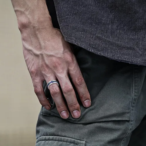 Miniatura 5 de Anillo de acero de titanio para hombre, alianza con borde y centro giratorio