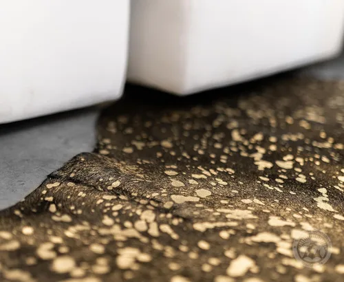 Miniatura 5 de Sunshine Cowhides Alfombra de piel de vaca negra teñida, 100 % color dorado metálico auténtico, alfombra de estilo moderno de piel de animal