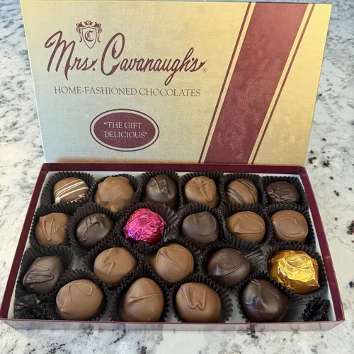 Miniatura 2 de Mrs. Cavanaugh's Cremas de 1 libra con y sin nueces mezcladas (leche 65% y oscuro 35%) chocolate