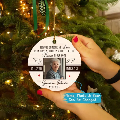 Miniatura 3 de Adorno de Navidad con texto en inglés "There is A Little Bit of Heaven in Our Home", en memoria amorosa de la foto, abuela, abuelo, adorno