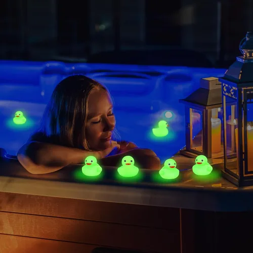 Miniatura 6 de Deekin 200 patos de goma de 2 pulgadas que brillan en la oscuridad a granel verdes chirriantes de verano iluminados, juguete flotante para bañera
