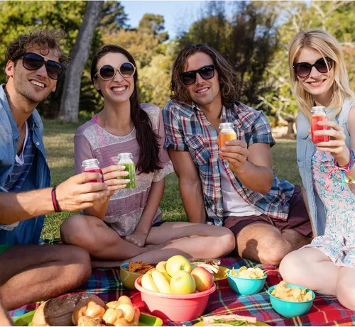 Miniatura 7 de Tanlade 24 botellas pequeñas de plástico de 4 onzas con tapas, recipientes transparentes reutilizables para jugos, licuados, chupitos de jengibre