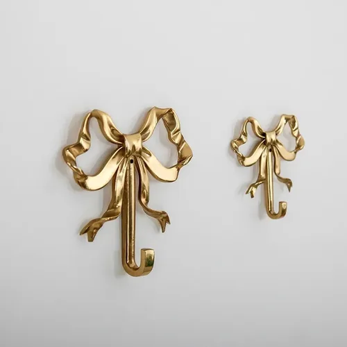 Gancho de ropa nórdico retro dorado para dormitorio, porche, baño, decoración de lujo, latón macizo, con forma de lazo (más pequeño)