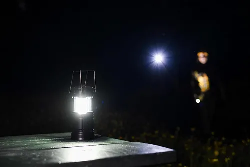 Miniatura 5 de Night Buddy Linterna Frontal LED Recargable para Adultos Artículos Esenciales de Campamento Luces de Mochilero 4 Veces Más Brillante Que Otras