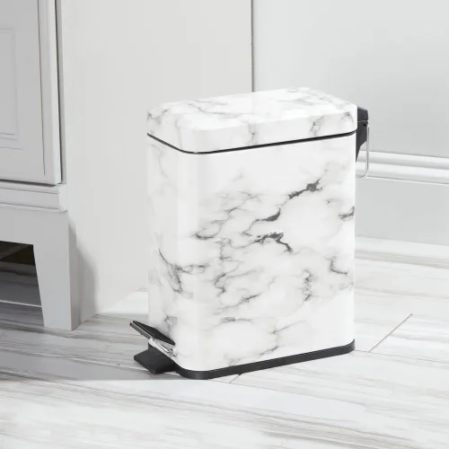 Miniatura 2 de mDesign Pequeño y moderno cubo de basura rectangular de metal con tapa y pedal de 1.3 galones, compacto, con cubo interior extraíble con asa