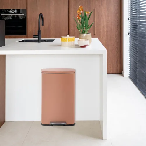 Miniatura 5 de FDW Cubo de basura de 13 galones con tapa Rosa Resistente a huellas dactilares Hecho de acero inoxidable cepillado Pedal de paso de cierre