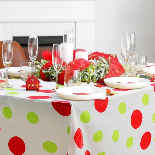 Miniatura 5 de Hosuly Rollo de mantel de Navidad de 100 pies x 40 pulgadas con lunares rojo y verde, mantel rectangular desechable de plástico para invierno