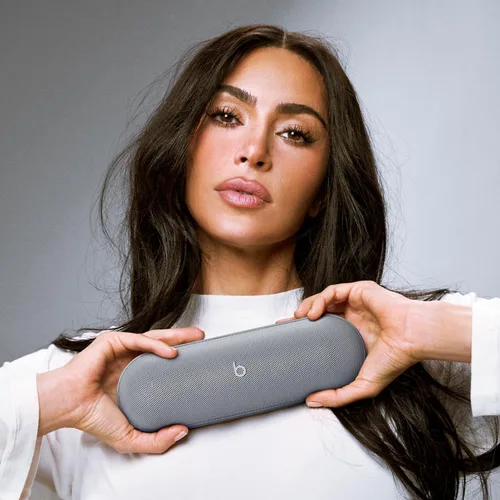 Miniatura 2 de Beats Pill x Kim Kardashian - Altavoz inalámbrico Bluetooth y cargador portátil a través de USB-C - Hasta 24 horas de duración de la batería