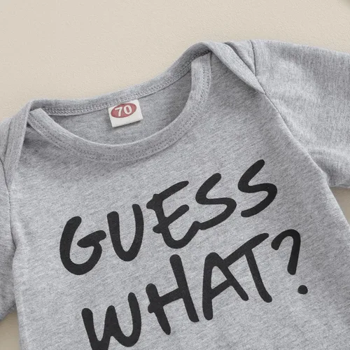 Miniatura 4 de Pañalero para bebé recién nacido, con frase en inglés “Got my mind on my momy”, color gris y blanco, talla 0-18M