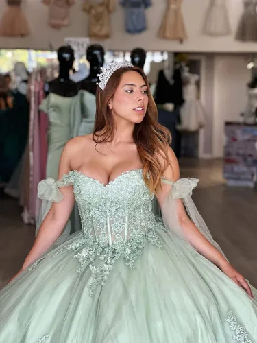 Miniatura 4 de Zhangyo Dulce 16 vestidos de quinceañera vestido de bola fuera del hombro vestidos de fiesta con tren hinchado tul vestidos de fiesta de encaje
