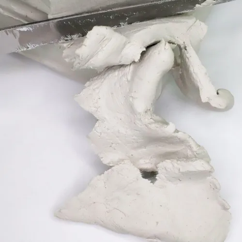 Miniatura 7 de Mont Marte Arcilla de modelado endurecida al aire blanca, 2 kg (4.4 lb). Tiempo de secado aproximado de 24 horas. Fácil de suavizar y amasar.