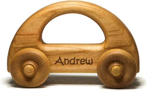 Coche de juguete de madera con nombre personalizado por Little Wooden Wonders