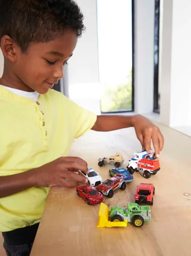 Miniatura 2 de Matchbox Paquete de 9 autos de juguete fundidos a presión a escala 1:64, camiones de construcción o basura, vehículos de rescate o aviones