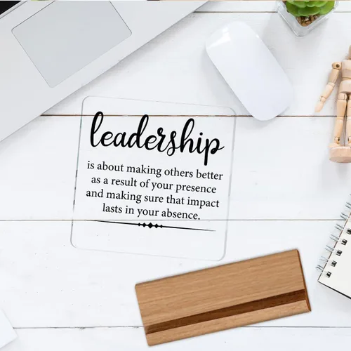 Miniatura 5 de Regalos para líder, jefe, mentor: cita de liderazgo, letrero decorativo de escritorio transparente. "El liderazgo se trata de hacer que otros sean