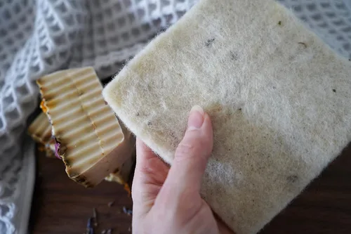 Miniatura 9 de Paquete de 2 esponjas de lana, respetuosas con el medio ambiente, de larga duración y compostables, perfectas para platos, cara, cuerpo y superficies