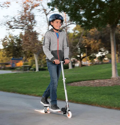Miniatura 3 de Razor Spark Ultra Kick Scooter para niños a partir de 8 años - Ruedas LED ultra brillantes, freno de guardabarros trasero, manillar ajustable