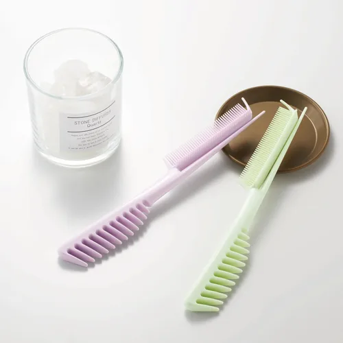 Miniatura 7 de Peine seccionador con una sola mano con dientes finos y gruesos para desenredar y alisar el cabello dañado por el calor (verde)