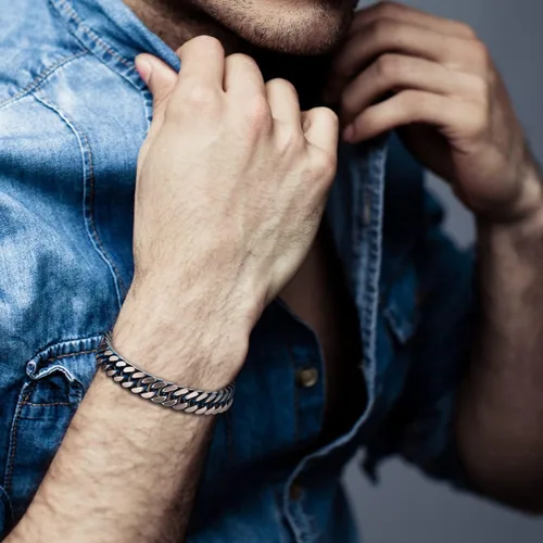 Miniatura 2 de COOLSTEELANDBEYOND Pulsera de acero inoxidable de dos tonos para hombre, acabado satinado