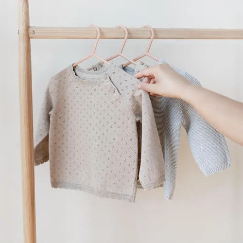 Miniatura 5 de 3 Sprouts Perchas de Plástico de Paja de Trigo - Paquete de 30 Perchas para Niños Pequeños para Ropa de Niños y Bebés, Abrigos - Ideal para Niñas