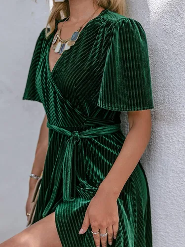 Miniatura 6 de BerryGo Vestido semiformal de terciopelo con cuello en V para mujer, vestido largo de cóctel para invitados de boda