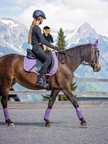 Miniatura 2 de American Fashion World Traje de equitación para muñecas de 18 pulgadas Casco y botas incluidos Calidad premium y diseño moderno Ropa