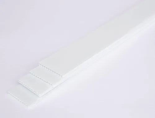Pollycor - Tiras de plástico corrugado blanco de 2 x 95 pulgadas de 0.157 in (caja de 154 tiras). 2 tratados con corona. Ligero y rígido. Fácil de