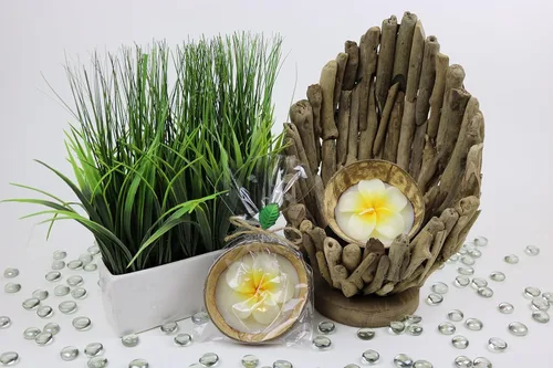 Miniatura 3 de Plumeria Candle In Coconut Shell crafted by Hands
