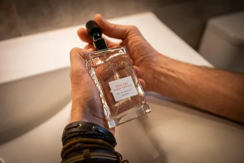 Miniatura 5 de Cremo Colonia para Hombre - Spray de Colonia de Especias y Vainilla Negra para Hombre, Una Explosión de Especias Vibrantes, Bosques Oscuros