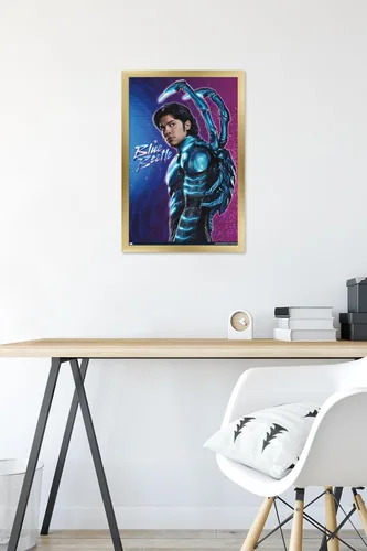 Miniatura 6 de Trends International DC Comics Movie Blue Beetle - Póster de pared de Jaime Reyes, 22.4 pulgadas de largo x 14.7 pulgadas, versión enmarcada en oro