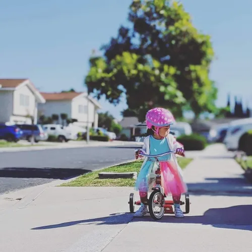 Miniatura 6 de Radio Flyer Triciclo Clásico de 10 Pulgadas para Niños Pequeños con Neumáticos de Goma y Marco de Acero, Rojo Niño pequeño