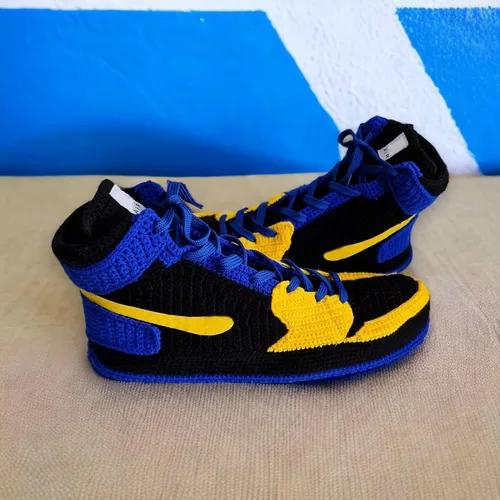 Miniatura 4 de Byseay - Zapatillas deportivas de ganchillo hechas a mano, calzado unisex de punto personalizado, zapatos Jordan para interiores retro acogedores