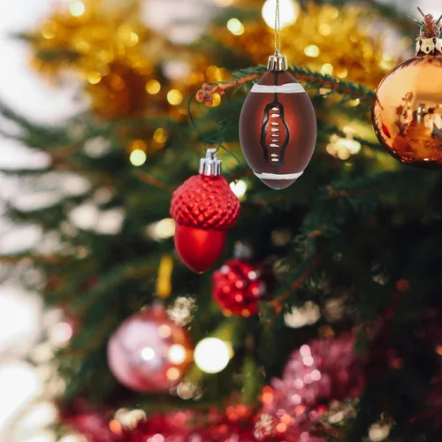 Miniatura 9 de Toyvian 6 adornos de fútbol de Navidad, decoraciones de bolas de árbol de Navidad para deportes de fútbol, decoraciones de fiesta de Navidad