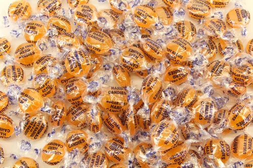 Miniatura 5 de Planet Sweets Caramelo duro con botones de canela sin azúcar, 1.5 libras, caramelos a granel envueltos individualmente