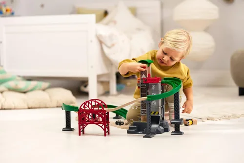 Miniatura 2 de BRIO World Lift & Load Warehouse Set - Juego de tren de madera de 32 piezas, funciona con todos los juegos de ferrocarriles de madera, incluye