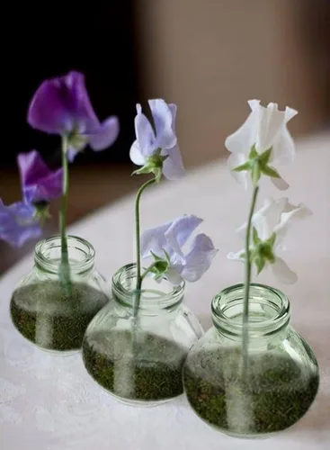 Miniatura 5 de Serene Spaces Living Mini jarrón Le Midi Bell Bud de cristal verde, centro de mesa para recepción de boda, mini jarrones para decoración del hogar
