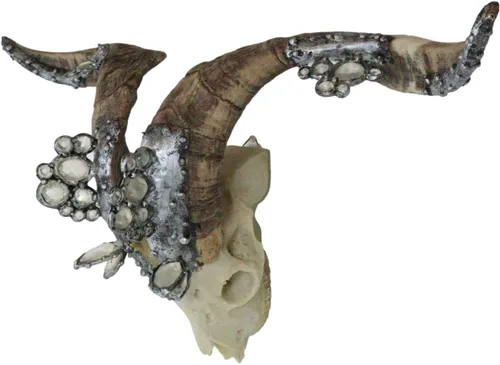 Miniatura 5 de Ebros Gift Gemas de cristal ornamentadas realistas Valais atornilladas de plata con cuello negro, escultura de resina de calavera de Billy Goat