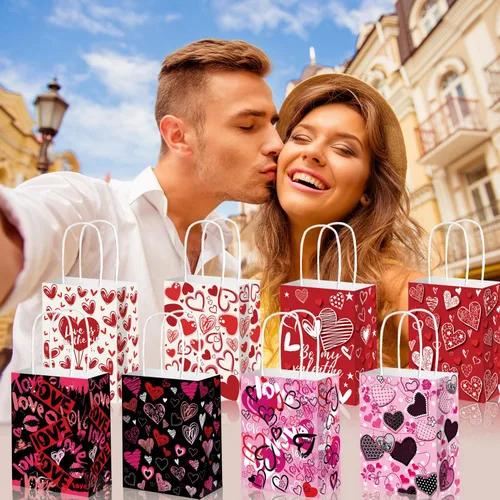Miniatura 5 de KIPETTO Bolsas de regalo de San Valentín, 12 bolsas de papel para el día de San Valentín con asas en forma de corazón, bolsa de golosinas