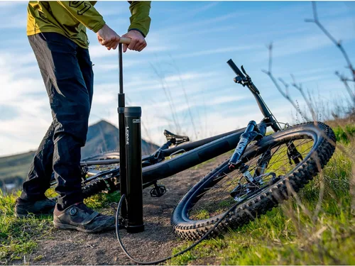 Miniatura 6 de LEZYNE High Volume Tubeless Bike Floor Pump Compatible with 2.5" Gauge - 220 PSI Tire Air Pump for Mountain/Gravel Bikes - ABS-1 Pro Tubeless Chuck