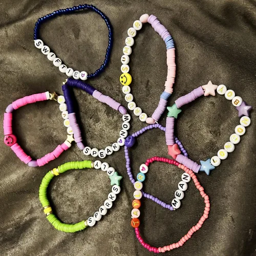 Miniatura 4 de Gpurplebud 4Pcs Taylor Bracelets Eras Tour Outfits Swiftie Lover 1989 Reputation Speak now Fearless Midnight Taylor Outfit Friendship Music Gifts
