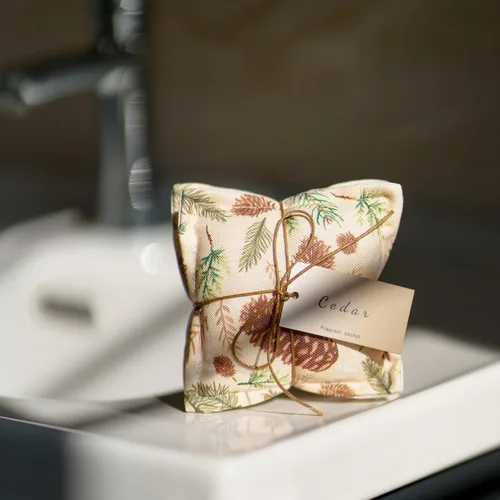 Miniatura 7 de AUCUDA Paquete de 4 bolsas perfumadas de cedro para cajones y armarios, paquetes de popurrí para ropa de mujer, almohada de malla con fragancia