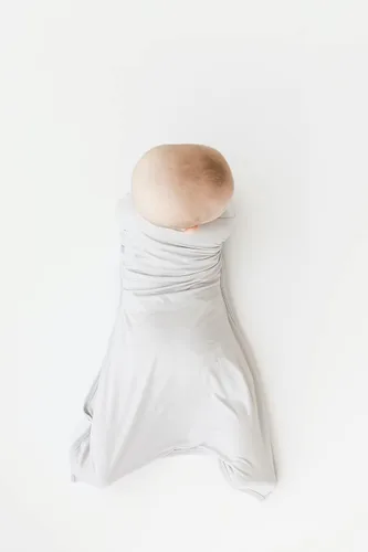 Miniatura 7 de bebon Transition Swaddle - Manta portátil para bebé, saco de dormir acogedor, envoltura con cremallera de 2 vías, 95% viscosa de bambú, 5% elastano