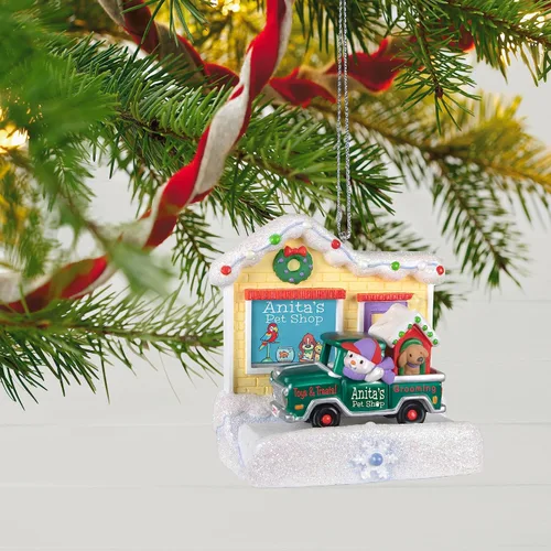 Miniatura 6 de Hallmark Keepsake Adorno navideño colgante 2023, colección Happy Holiday Parade Anita's Pet Shop musical con luz, regalos para ella