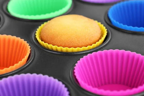 Miniatura 9 de New Star Foodservice 44270 Vasos de silicona reutilizables para hornear y forros para cupcakes, juego de 24