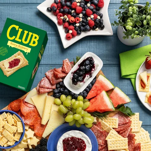 Miniatura 6 de Club Crackers, Bocadillos para el almuerzo, galletas saladas, extra mantecoso, caja de 13.7 onzas (1 caja)
