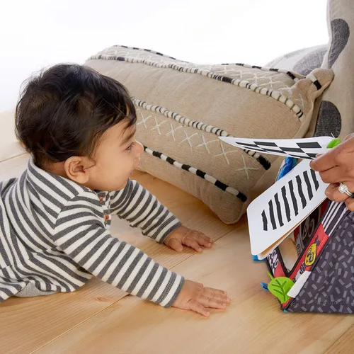 Miniatura 3 de Baby Einstein Flip para Arte Espejo de Actividad de Piso de Alto Contraste con Tarjetas para Llevar, Juego de Tiempo de Barriga, Recién Nacido+