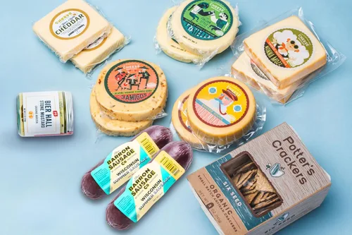 Miniatura 29 de Caja de regalo de Cheese Bros. Brotherhood Fresco de Wisconsin Surtido de Gouda, Havarti, Mozzarella y Fratello Gran idea de regalo de comida
