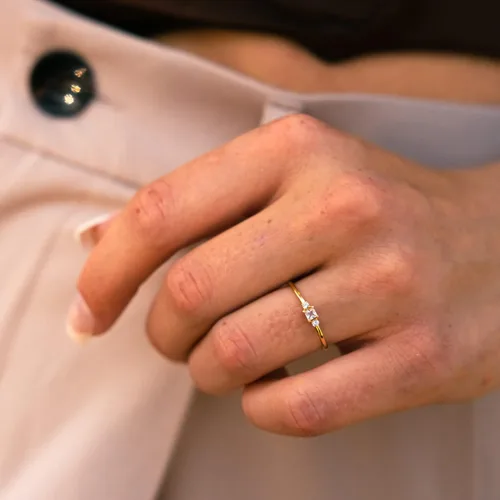 Miniatura 4 de Anillo de compromiso de moissanita de oro amarillo de 14 quilates para mujer, anillo de compromiso de tres piedras de oro sólido, anillos apilables